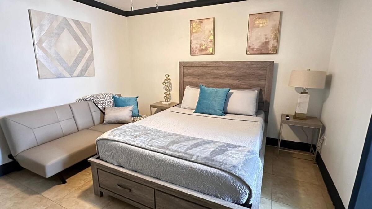 Luxury By Int Airport Holiday home *